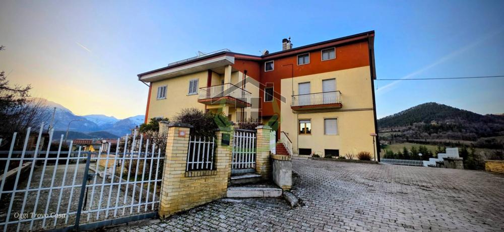 appartamento in vendita ad Amandola in zona Casa Tasso