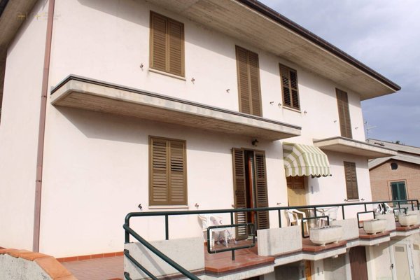 casa indipendente in vendita ad Amandola