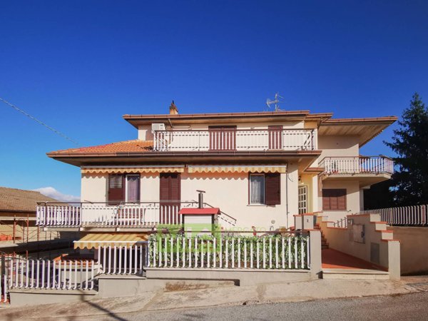 appartamento in vendita ad Amandola in zona Casa Tasso