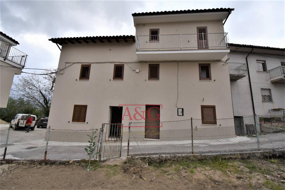 casa indipendente in vendita ad Amandola