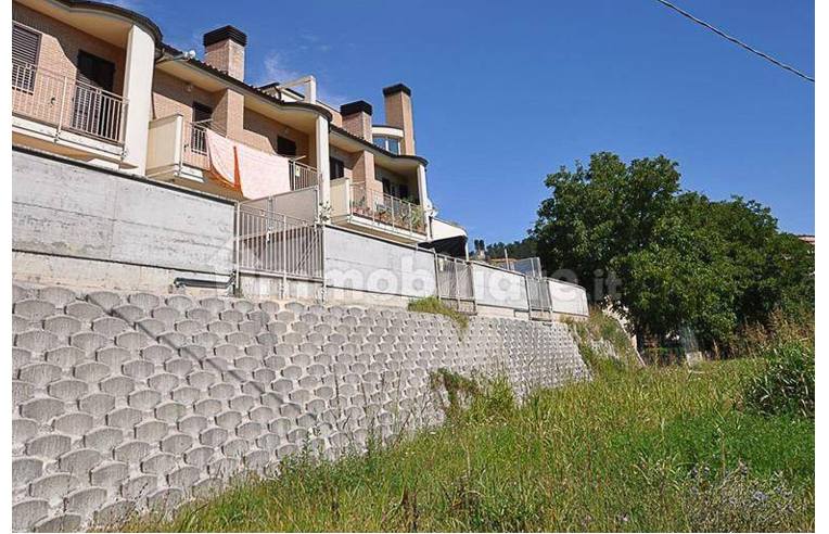 casa indipendente in vendita ad Amandola in zona Colle San Fortunato