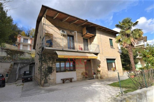 appartamento in vendita ad Amandola in zona Colle San Fortunato