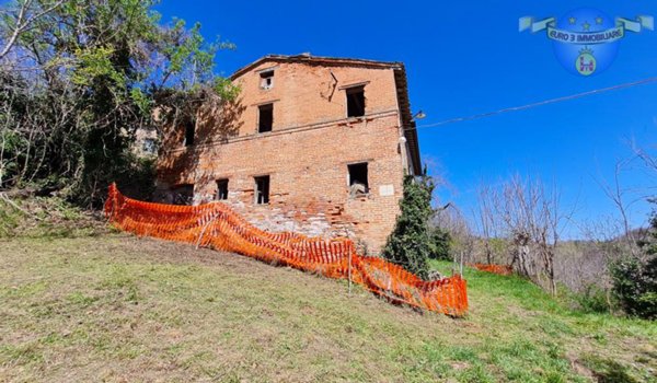 casa indipendente in vendita ad Amandola