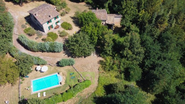 casa indipendente in vendita ad Amandola in zona Vidoni