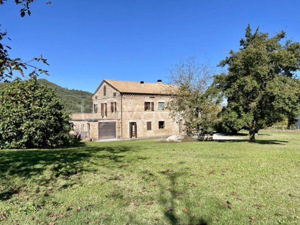 casa indipendente in vendita ad Amandola in zona San Ruffino