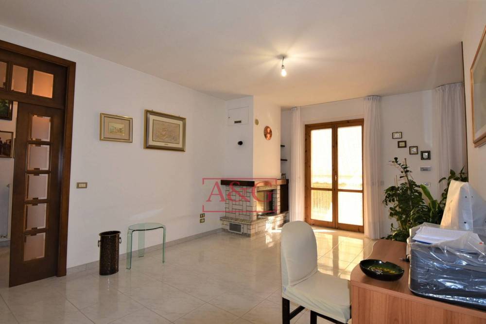 appartamento in vendita ad Amandola in zona Colle San Fortunato