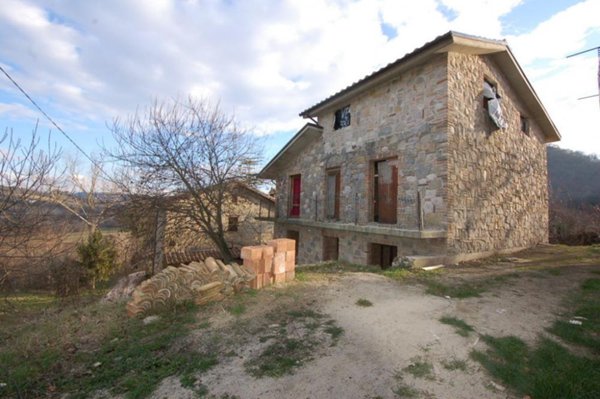 casa indipendente in vendita ad Amandola in zona Ciaraglia