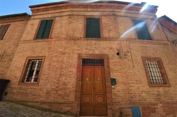 casa indipendente in vendita ad Amandola in zona Le Piane