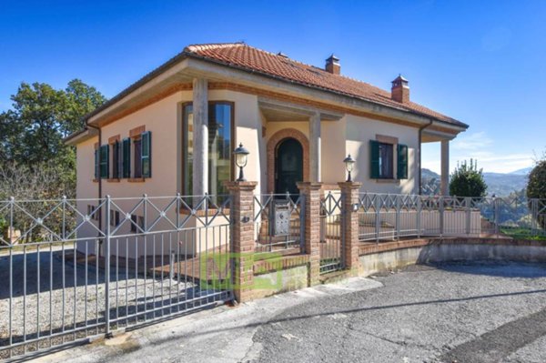 casa indipendente in vendita ad Amandola in zona Colle San Fortunato