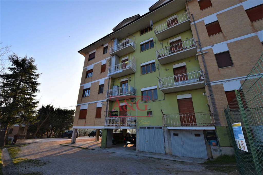 appartamento in vendita ad Amandola in zona Colle San Fortunato