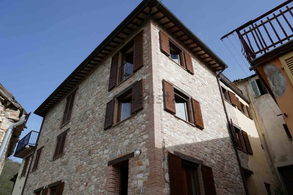 appartamento in vendita ad Amandola in zona Le Piane