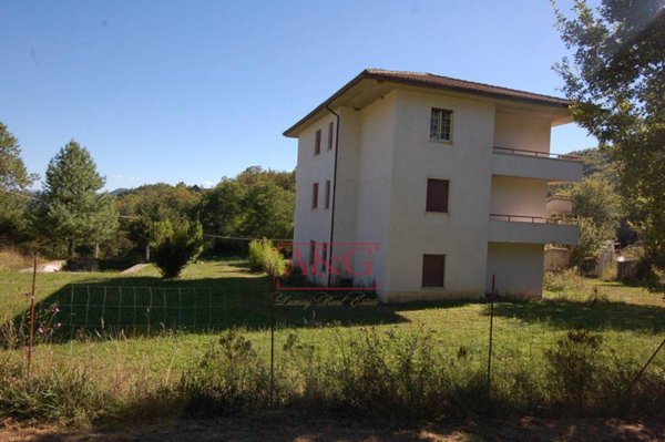 appartamento in vendita ad Amandola in zona Vidoni