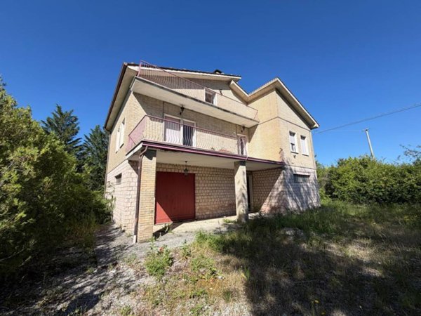 casa indipendente in vendita ad Amandola