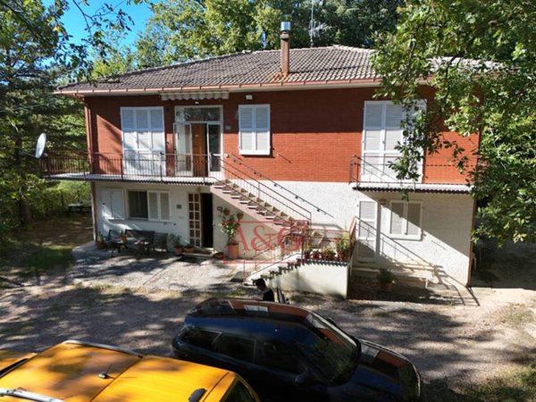 casa indipendente in vendita ad Amandola in zona Colle San Fortunato