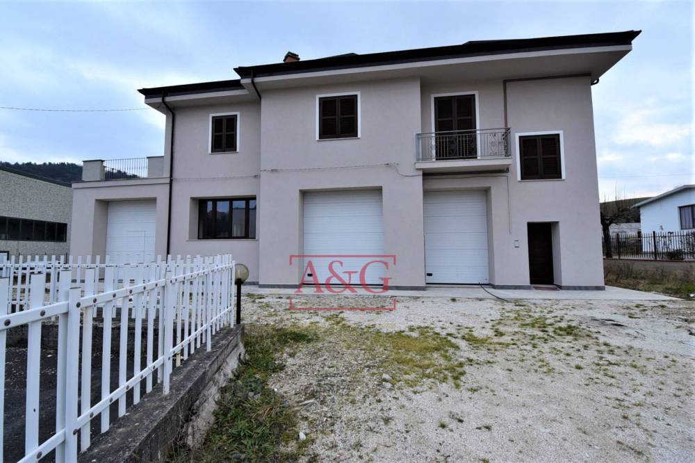casa indipendente in vendita ad Amandola in zona Colle San Fortunato