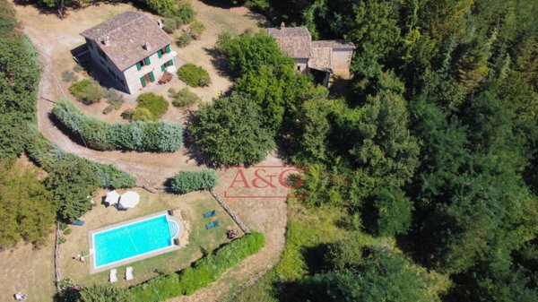 casa indipendente in vendita ad Amandola in zona Vidoni