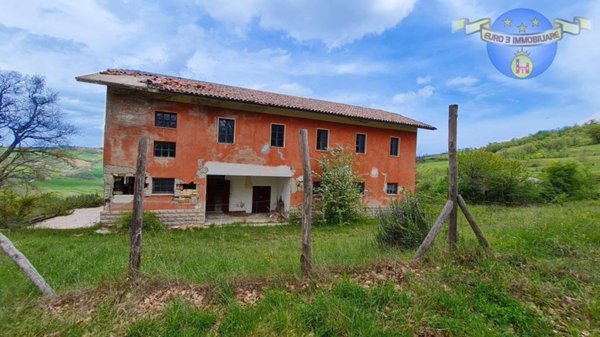 casa indipendente in vendita ad Amandola in zona Casa Tasso