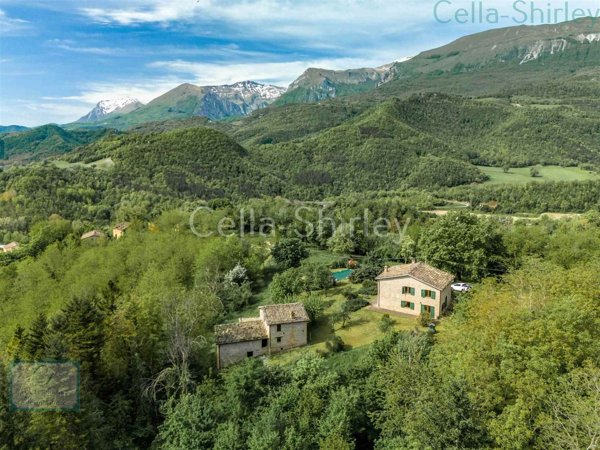 appartamento in vendita ad Amandola in zona Vidoni