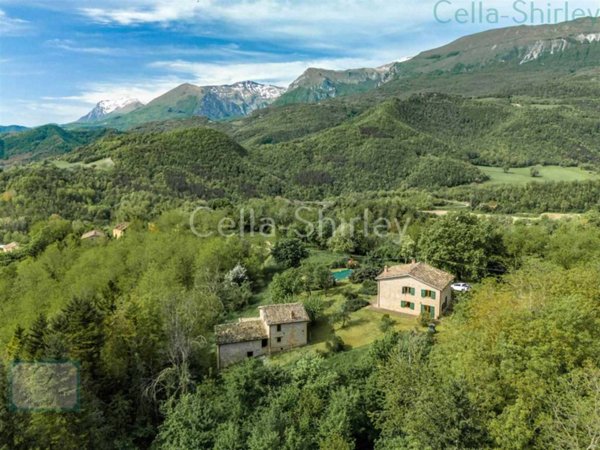casa indipendente in vendita ad Amandola in zona Casa Tasso