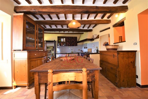 casa indipendente in vendita ad Amandola in zona Le Piane