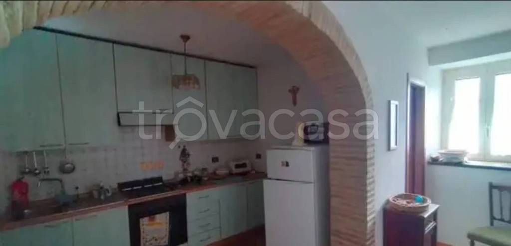 casa indipendente in vendita ad Amandola in zona Taccarelli