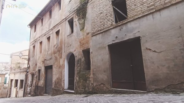 casa indipendente in vendita ad Amandola in zona Le Piane