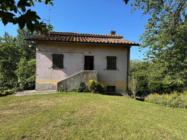 casa indipendente in vendita ad Amandola in zona Casa Tasso