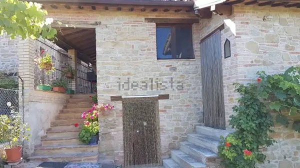 casale in vendita ad Amandola in zona Le Piane