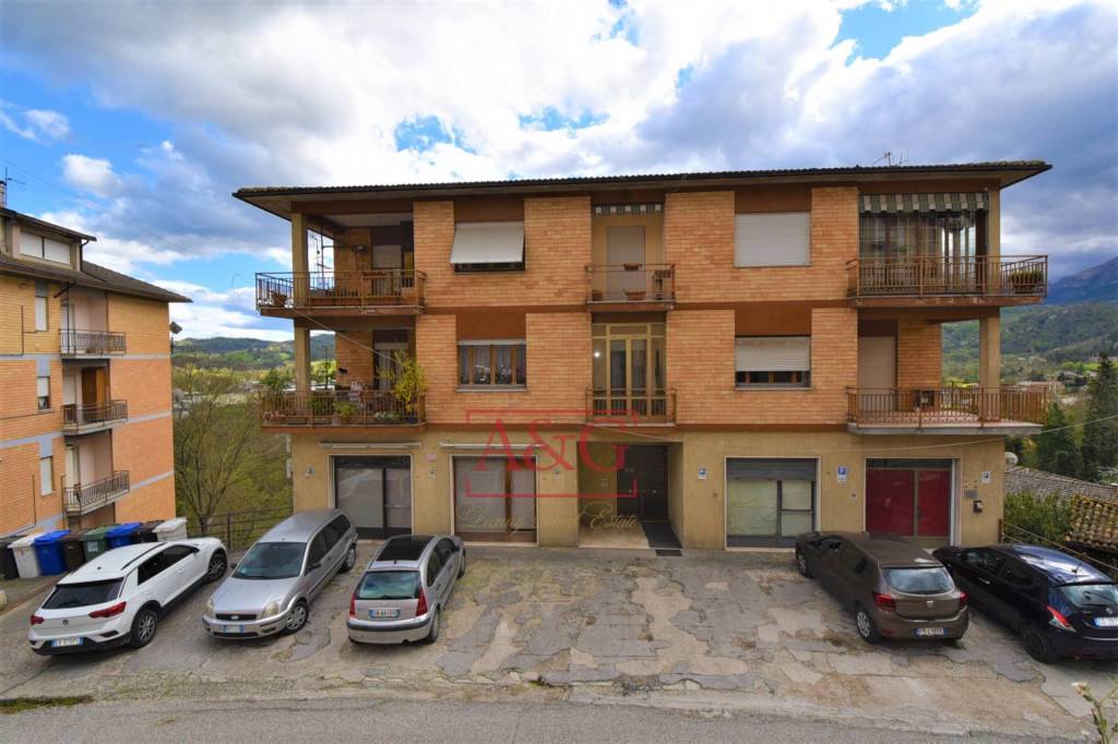 appartamento in vendita ad Amandola in zona Le Piane