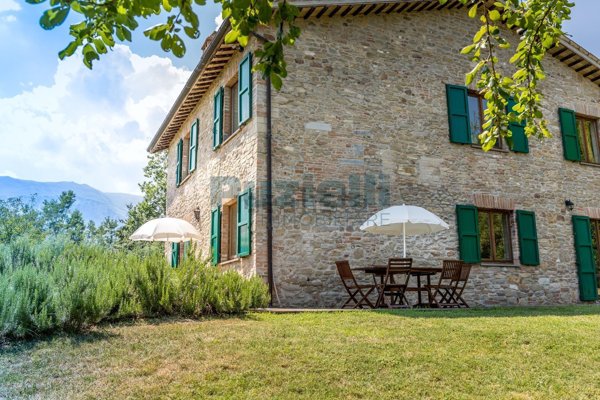 casa indipendente in vendita ad Amandola in zona Casa Tasso