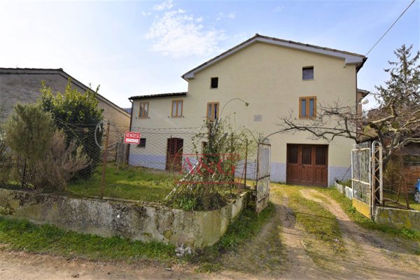 casa indipendente in vendita ad Amandola in zona Casa Tasso