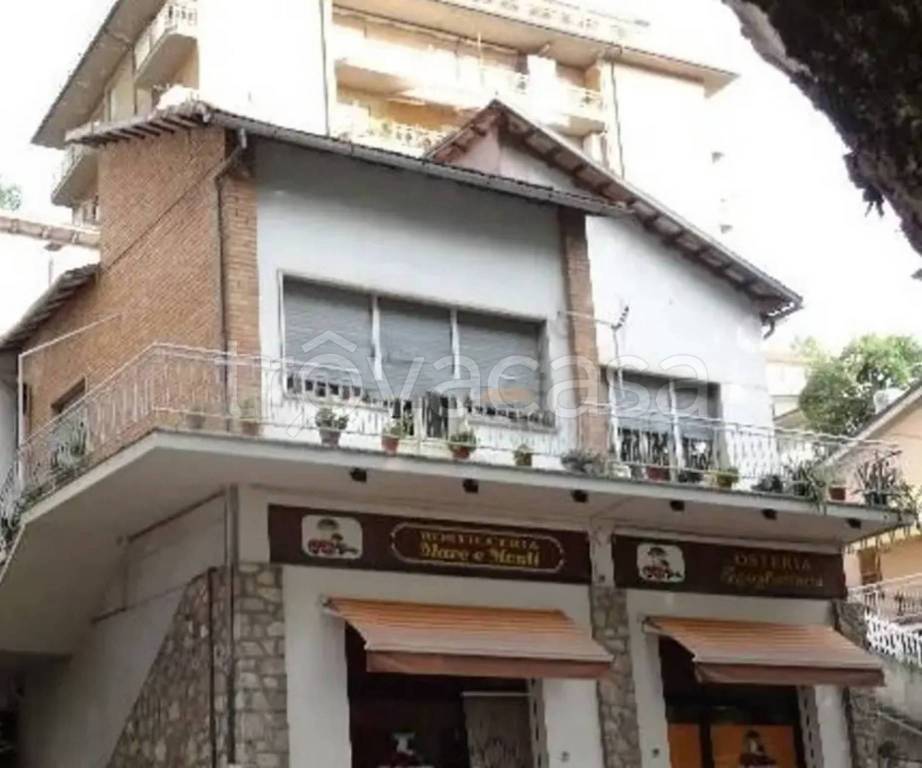 casa indipendente in vendita ad Amandola