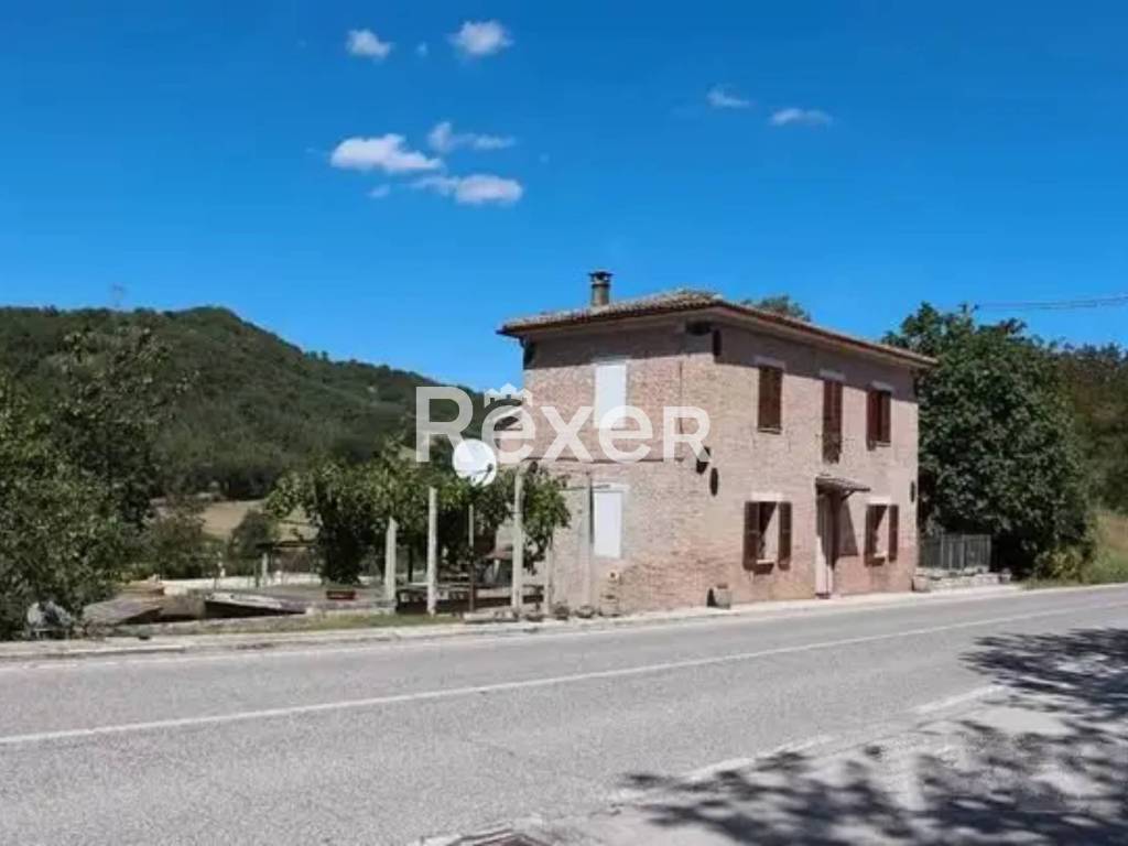 casa indipendente in vendita ad Amandola in zona San Ruffino