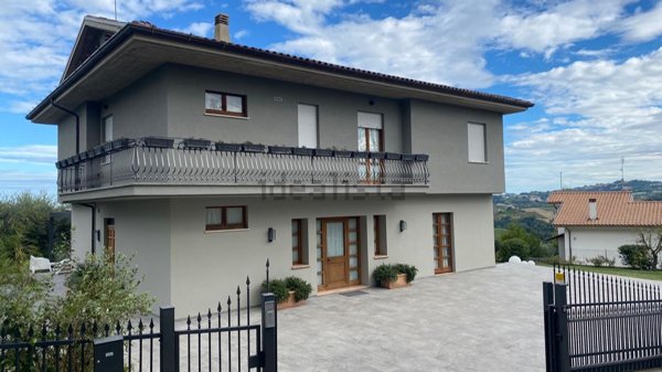 casa indipendente in vendita a Belmonte Piceno