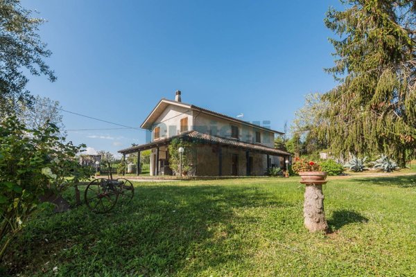 casa indipendente in vendita a Belmonte Piceno