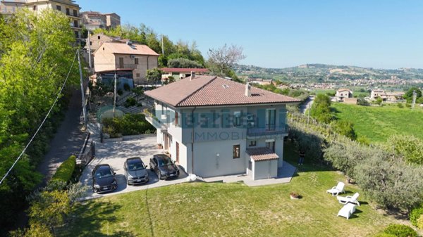 casa indipendente in vendita a Belmonte Piceno