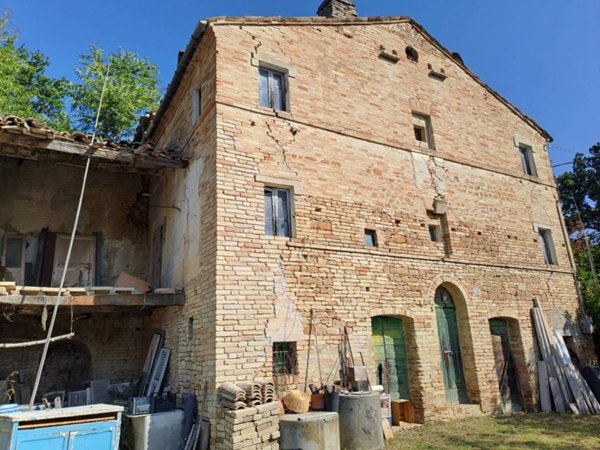 casa indipendente in vendita a Belmonte Piceno in zona Colle Ete