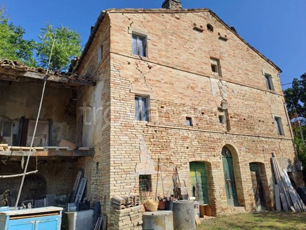 casa indipendente in vendita a Belmonte Piceno in zona Colle Ete