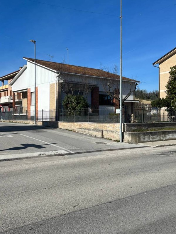 casa indipendente in vendita a Falerone in zona Piane di Falerone