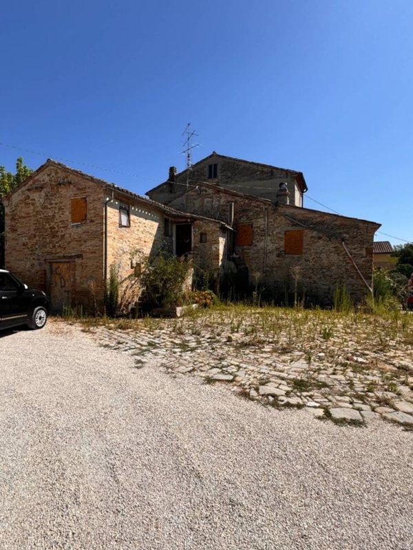 casa indipendente in vendita a Falerone in zona Piane di Falerone
