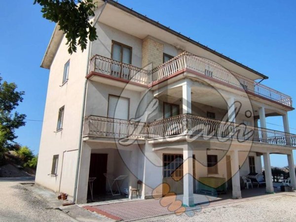 casa indipendente in vendita a Falerone