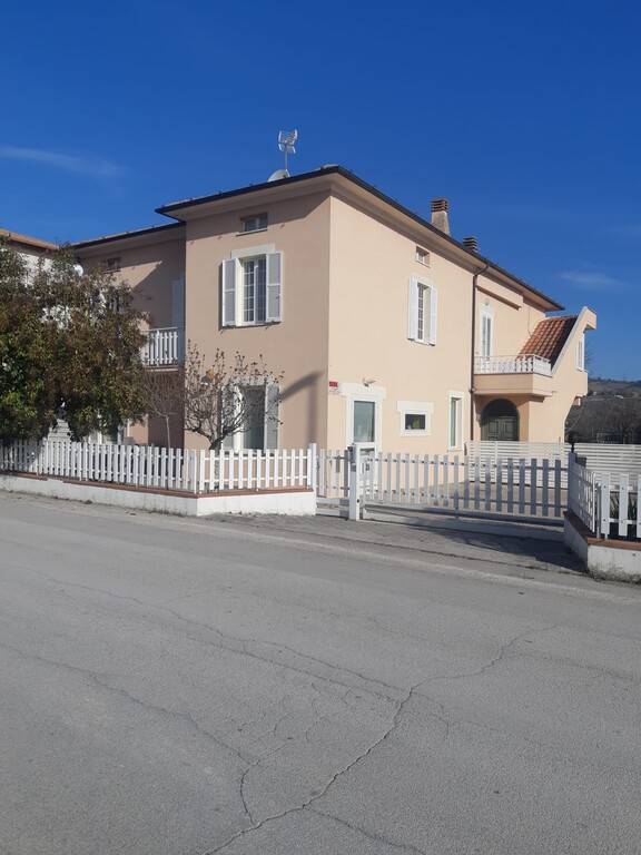 casa indipendente in vendita a Falerone in zona Piane di Falerone