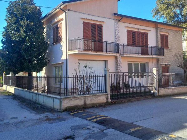 casa indipendente in vendita a Falerone in zona Piane di Falerone