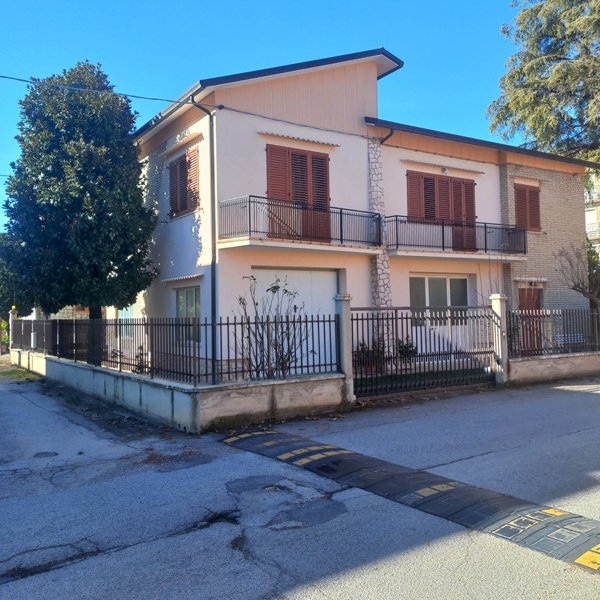 casa indipendente in vendita a Falerone in zona Piane di Falerone