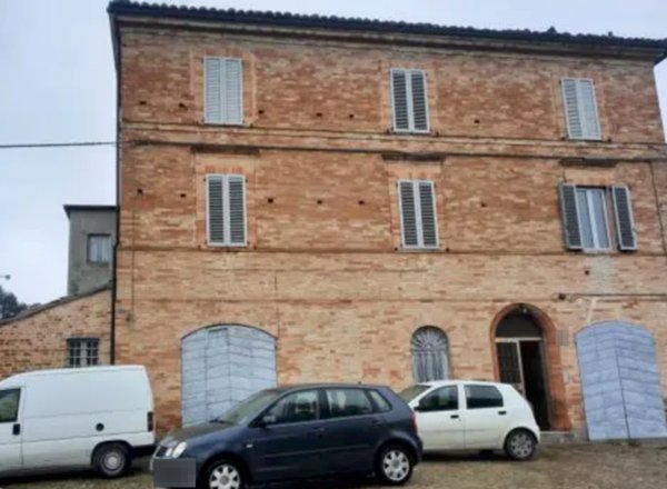 locale di sgombero in vendita a Falerone