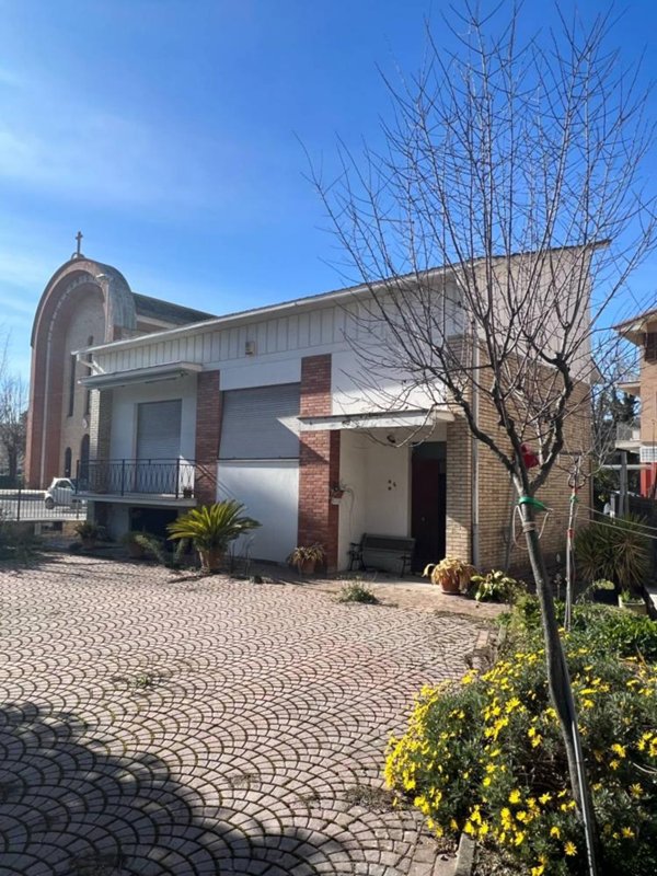 casa indipendente in vendita a Falerone in zona Piane di Falerone