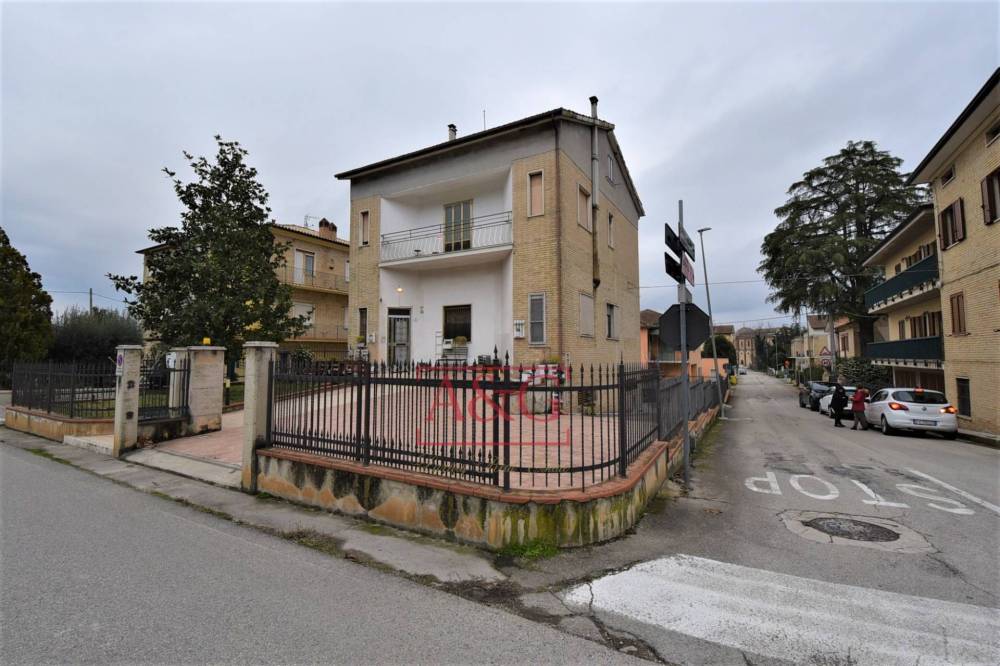 casa indipendente in vendita a Falerone in zona Piane di Falerone