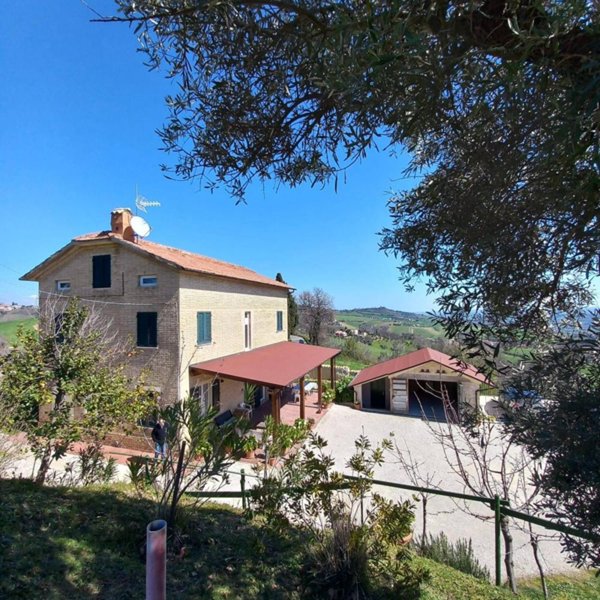 casa indipendente in vendita a Falerone