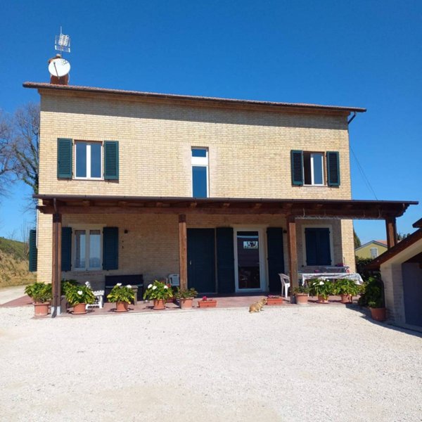 casa indipendente in vendita a Falerone