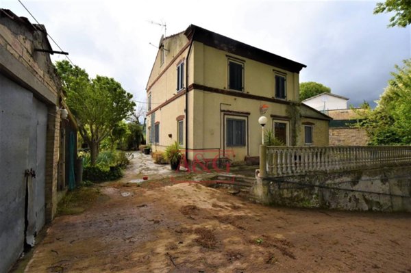 casa indipendente in vendita a Falerone